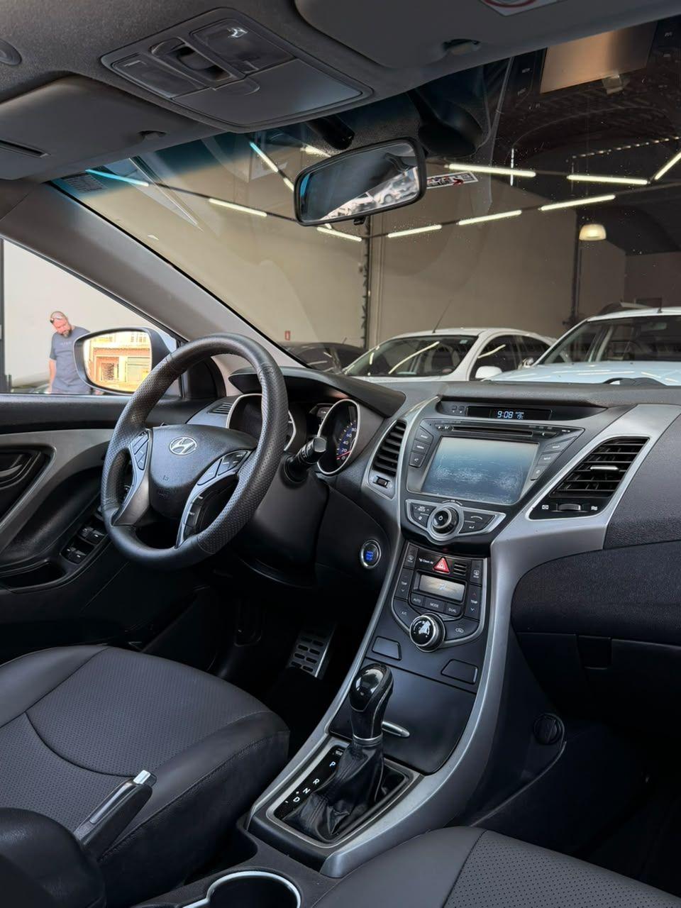 HYUNDAI Elantra - Foto