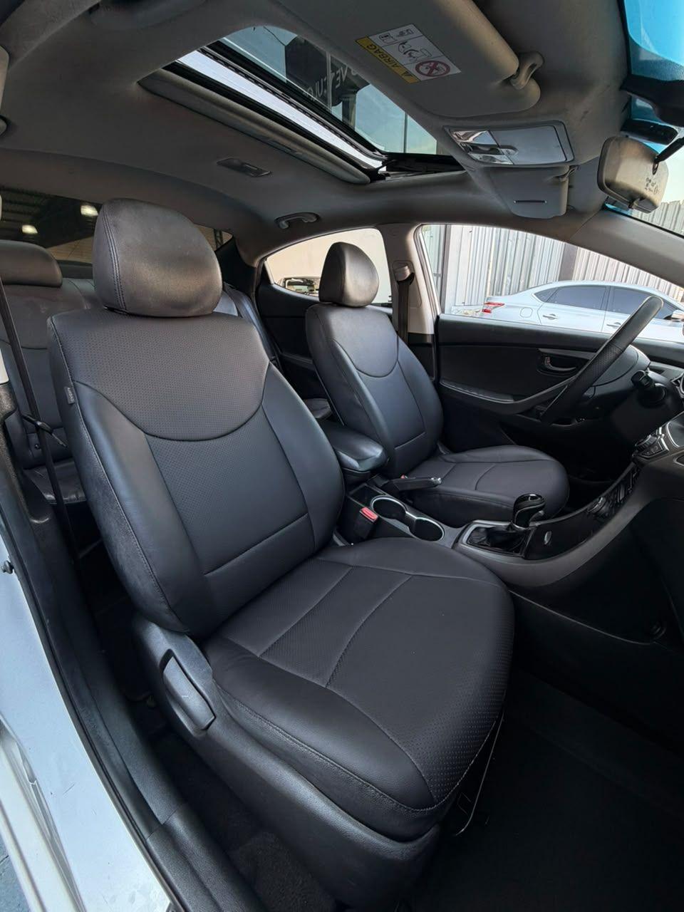 HYUNDAI Elantra - Foto