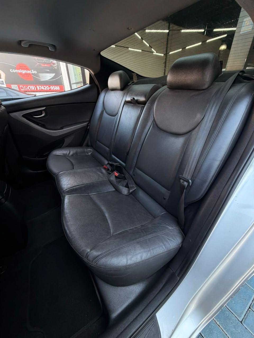 HYUNDAI Elantra - Foto