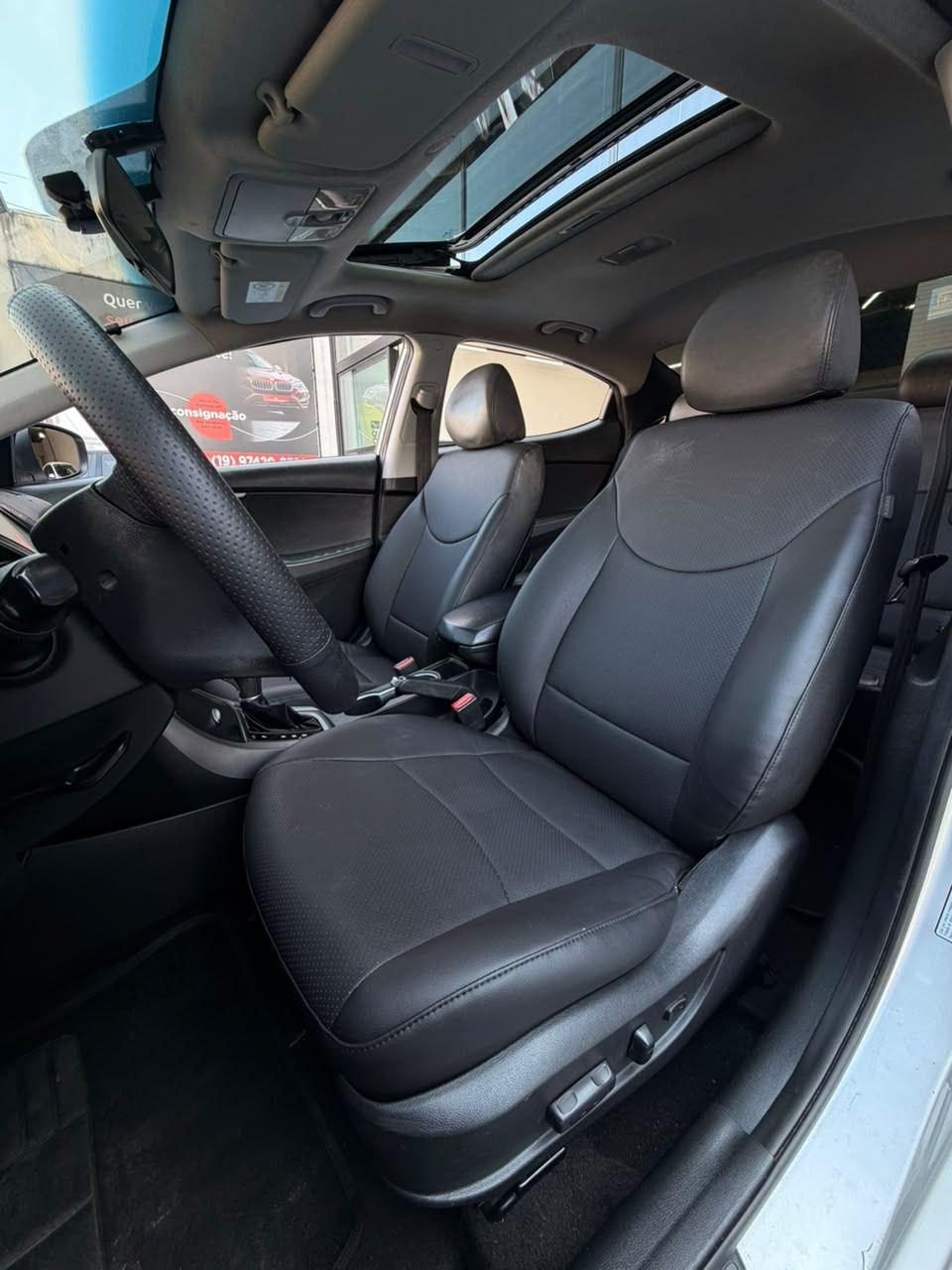 HYUNDAI Elantra - Foto