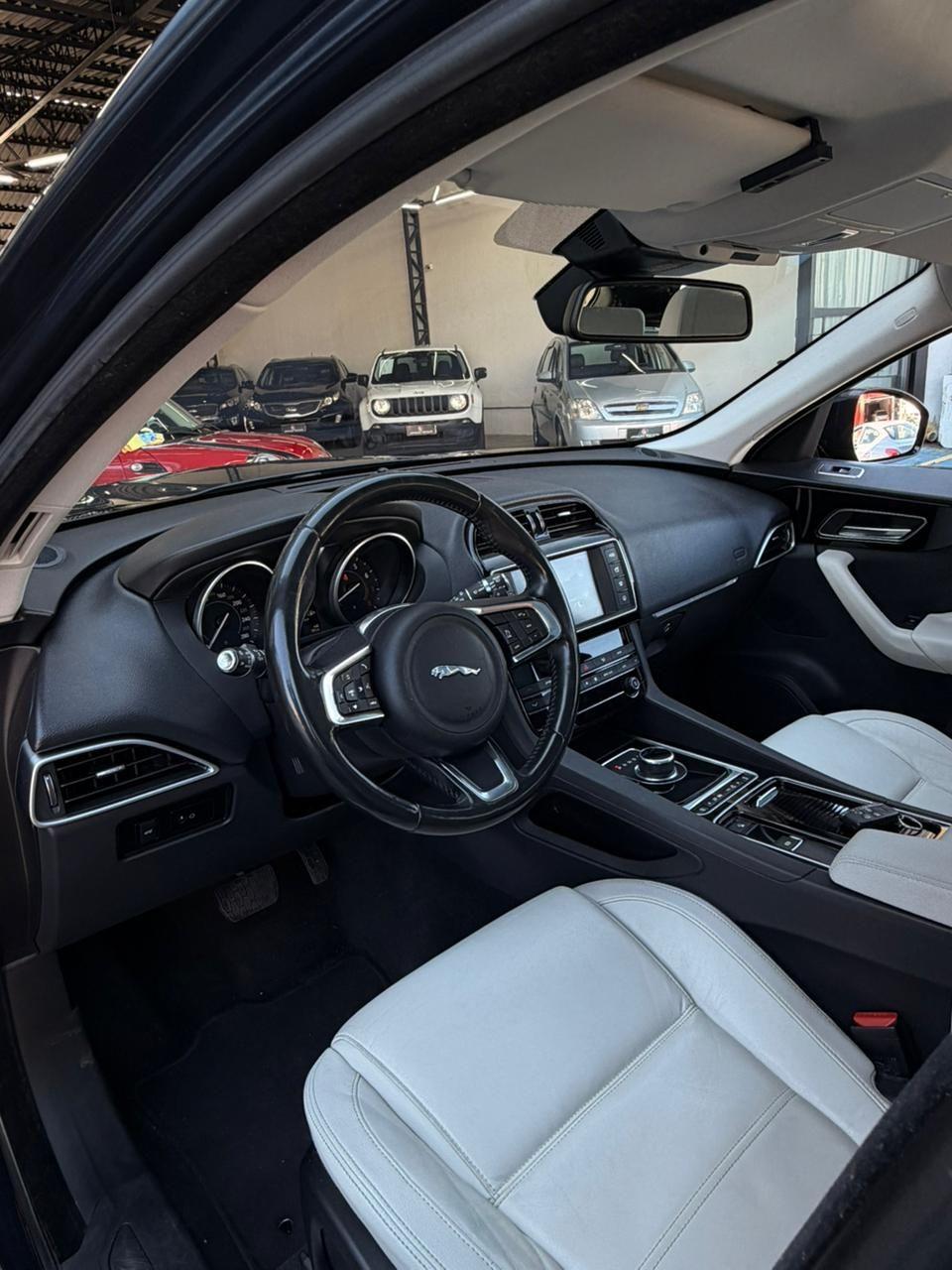 JAGUAR F-Pace - Foto