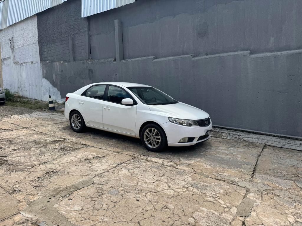 KIA Cerato Sedan - Foto