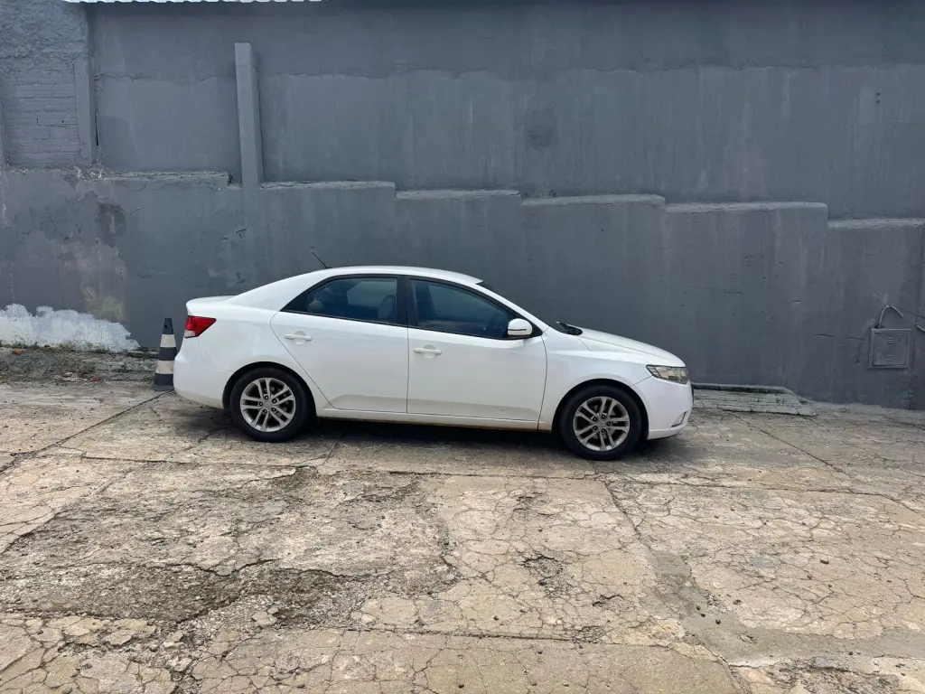 KIA Cerato Sedan - Foto
