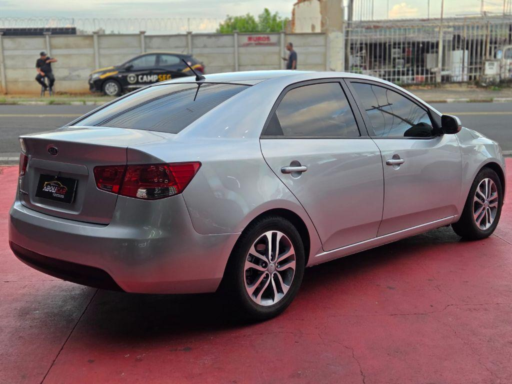 KIA Cerato Sedan - Foto