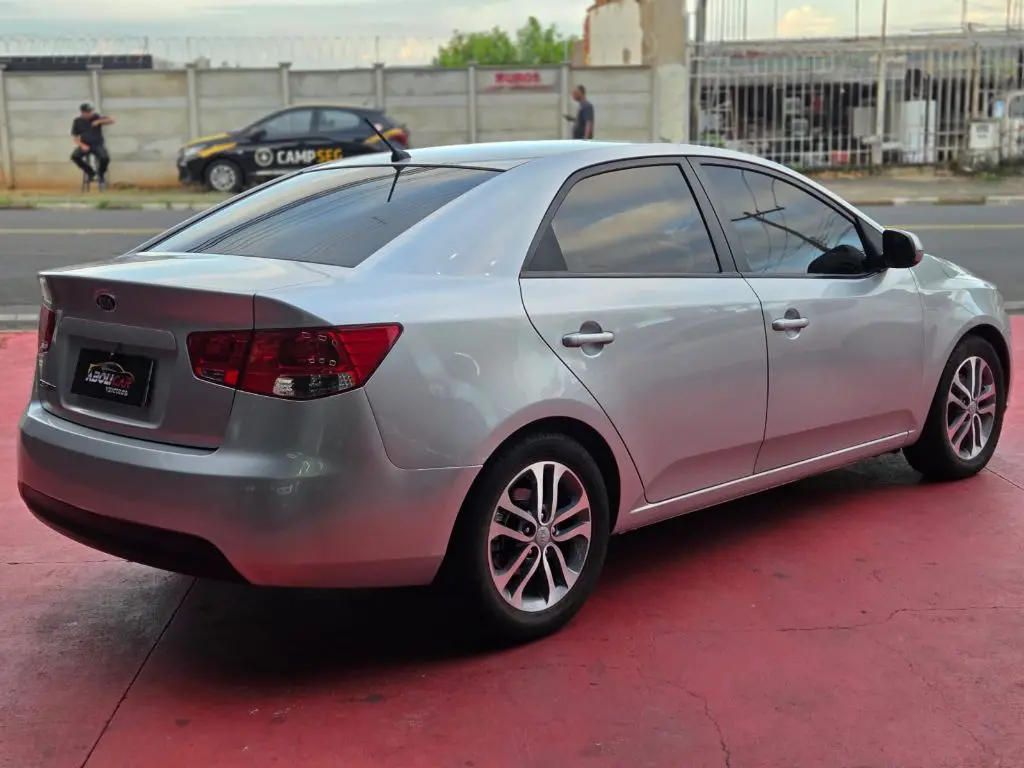 KIA Cerato Sedan - Foto