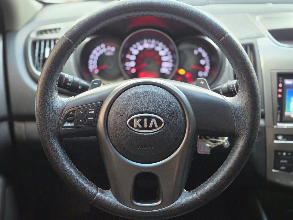 KIA Cerato Sedan - Foto