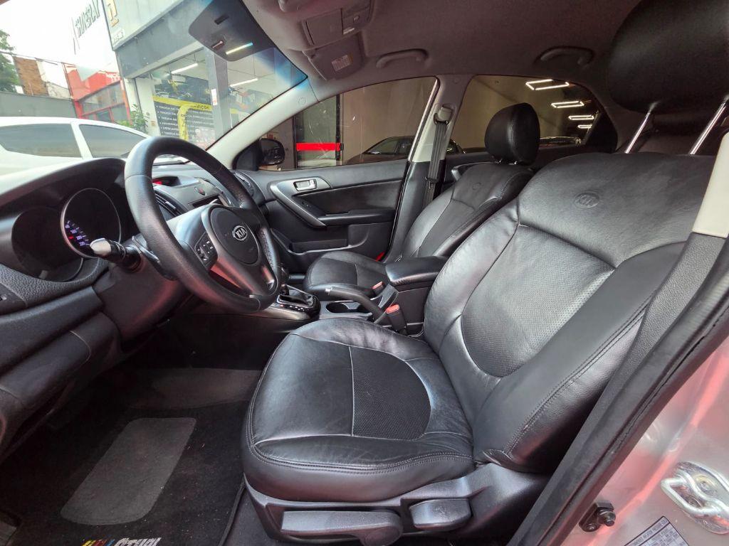 KIA Cerato Sedan - Foto
