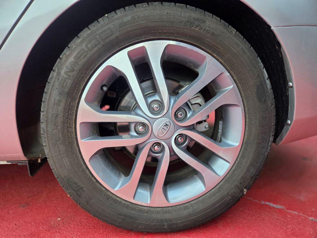 KIA Cerato Sedan - Foto