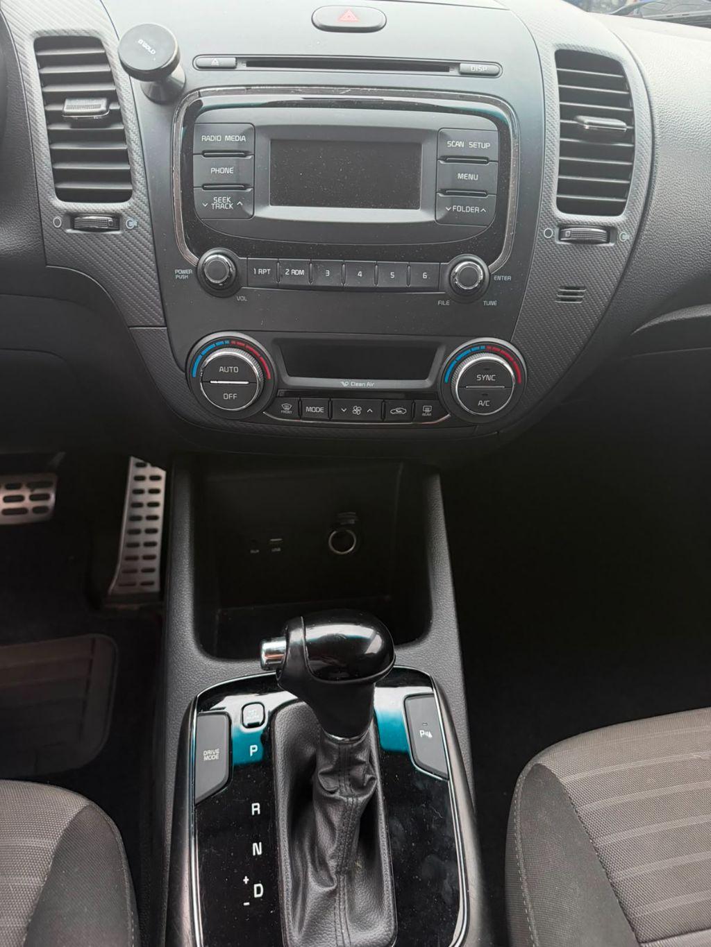 KIA Cerato Sedan - Foto