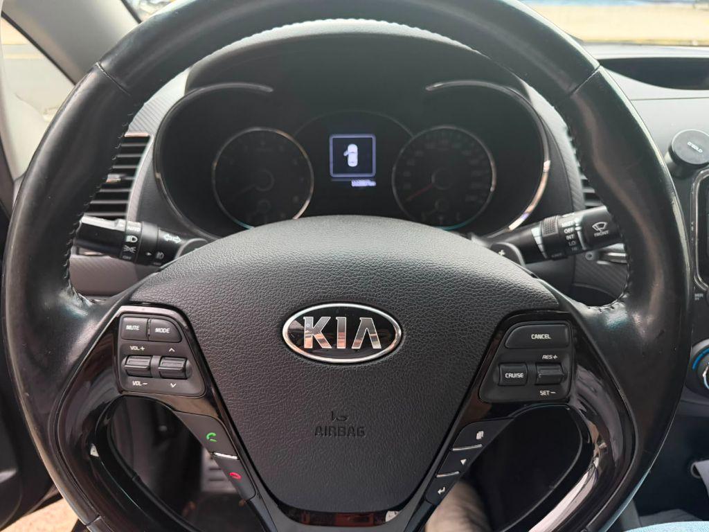 KIA Cerato Sedan - Foto