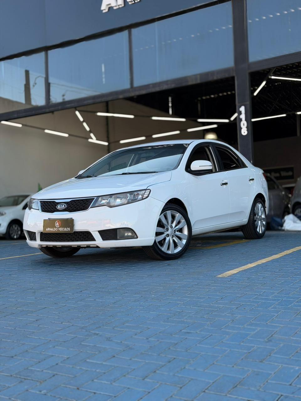 KIA Cerato Sedan - Foto