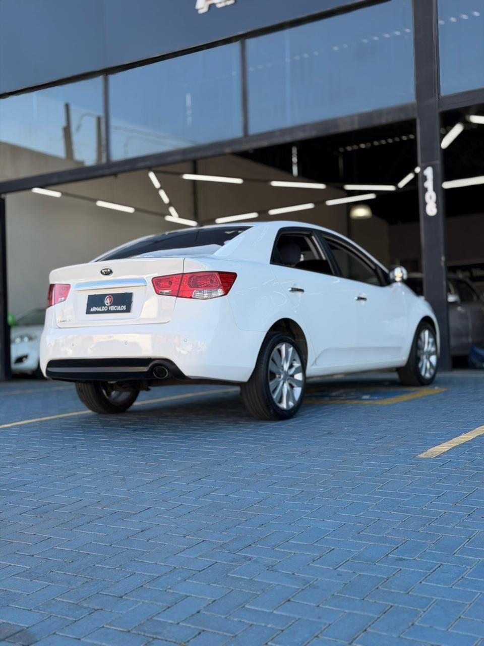 KIA Cerato Sedan - Foto