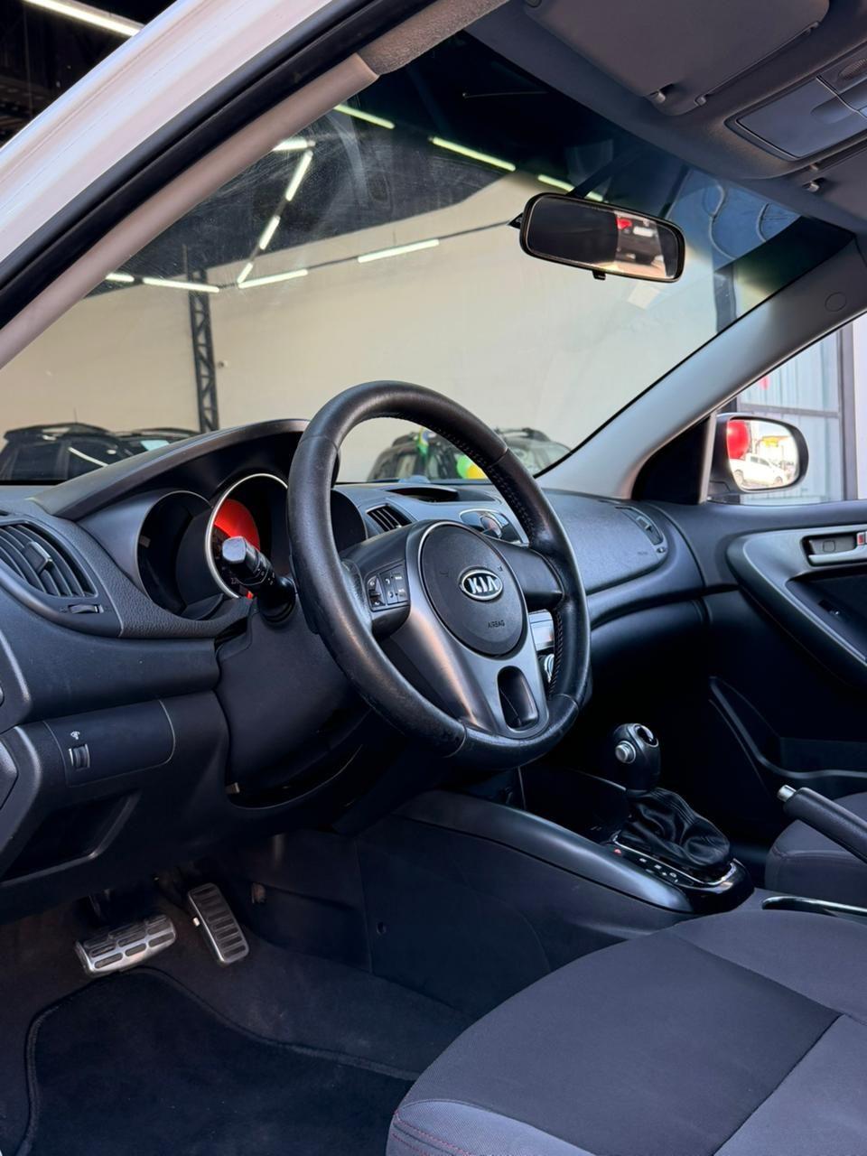 KIA Cerato Sedan - Foto