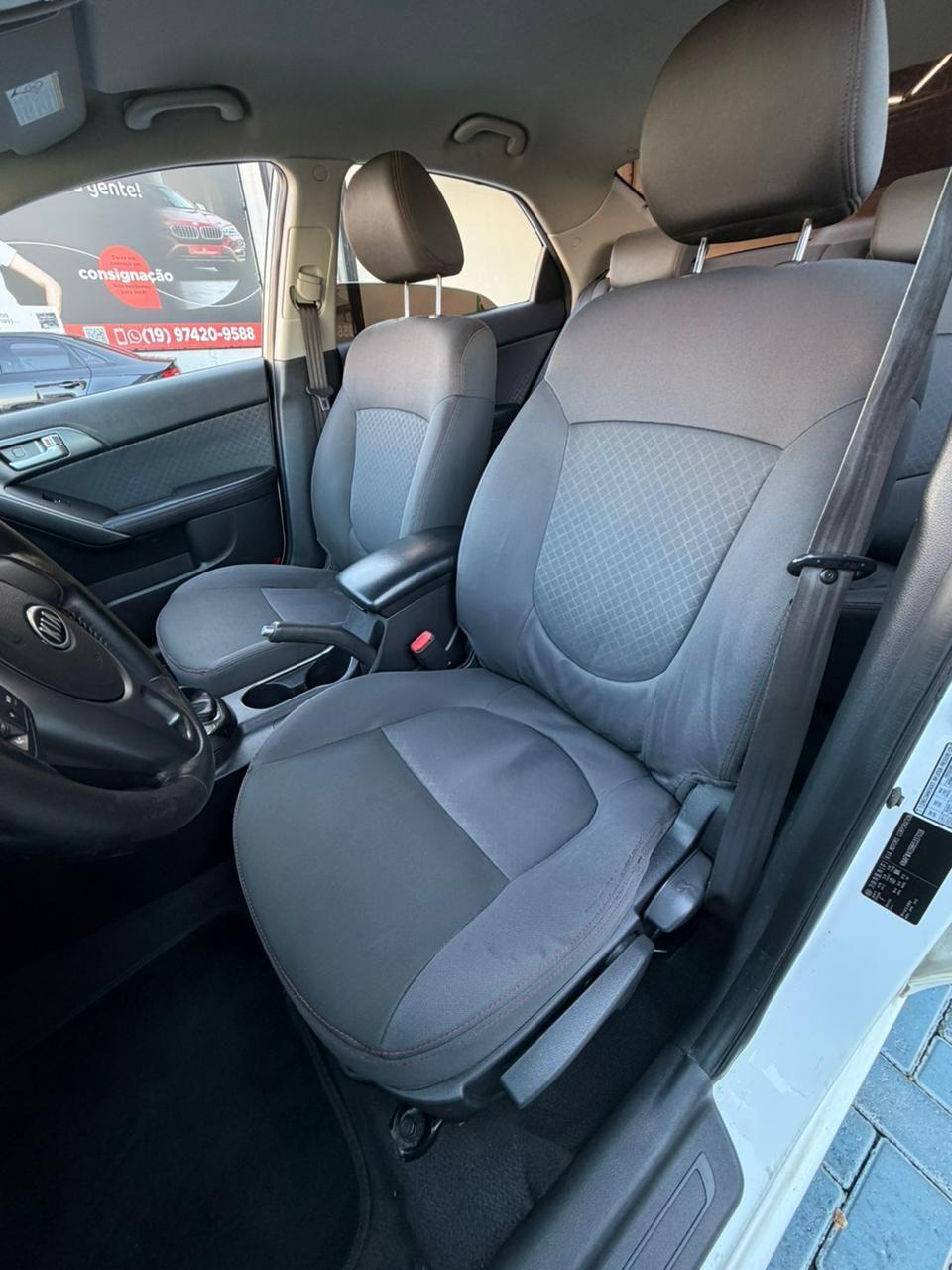 KIA Cerato Sedan - Foto