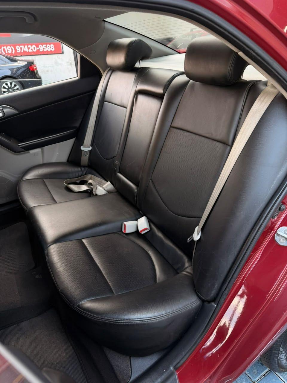 KIA Cerato Sedan - Foto