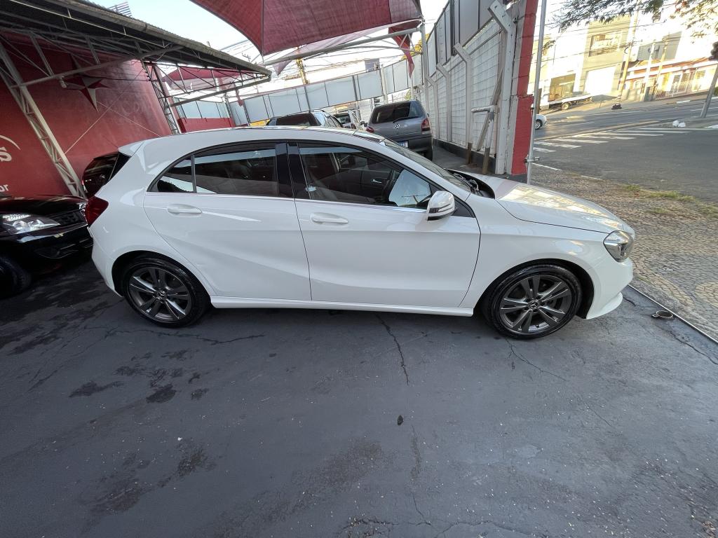 MERCEDES-BENZ A 200 - Foto