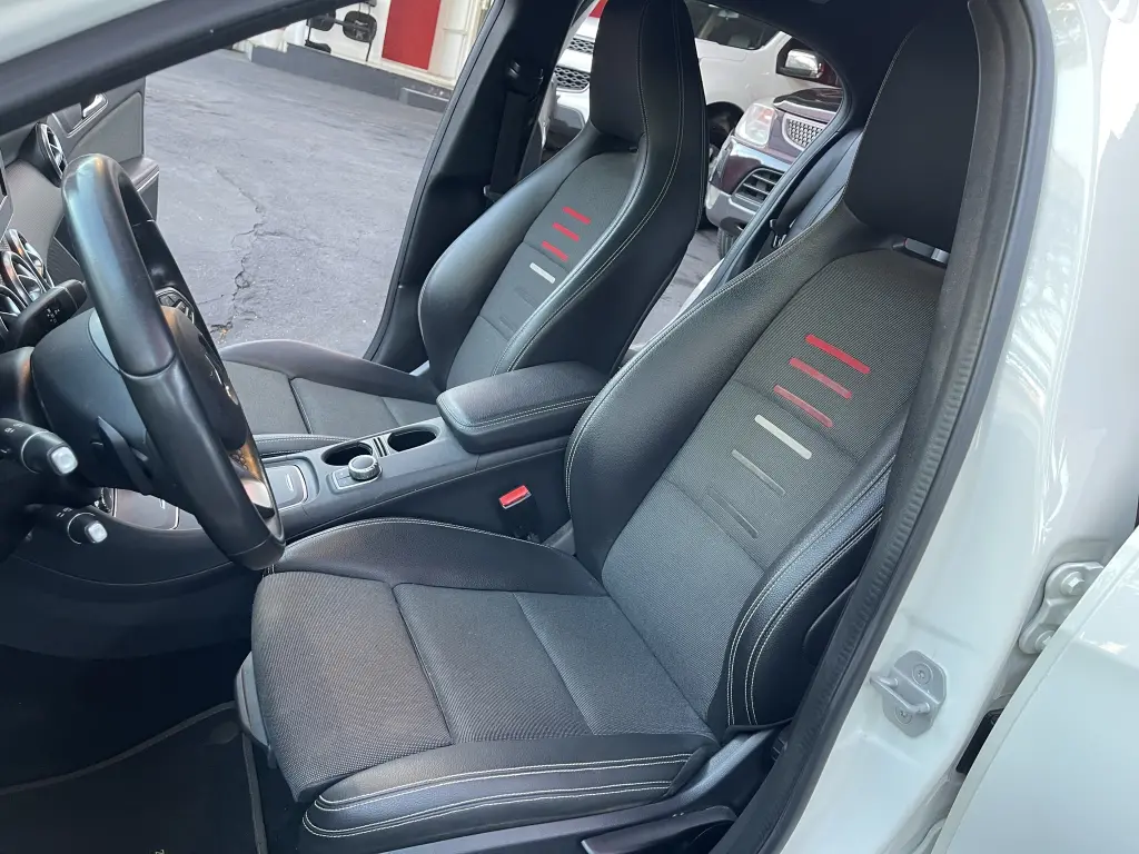 MERCEDES-BENZ A 200 - Foto