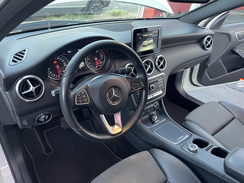 MERCEDES-BENZ A 200 - Foto