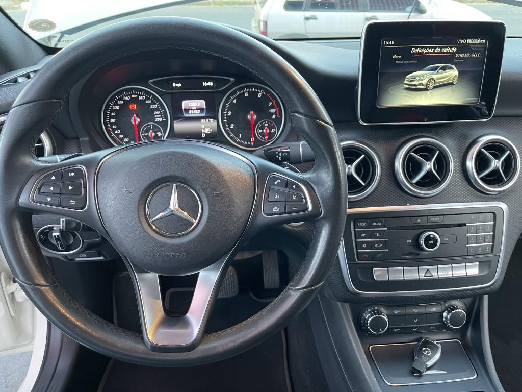 MERCEDES-BENZ A 200 - Foto