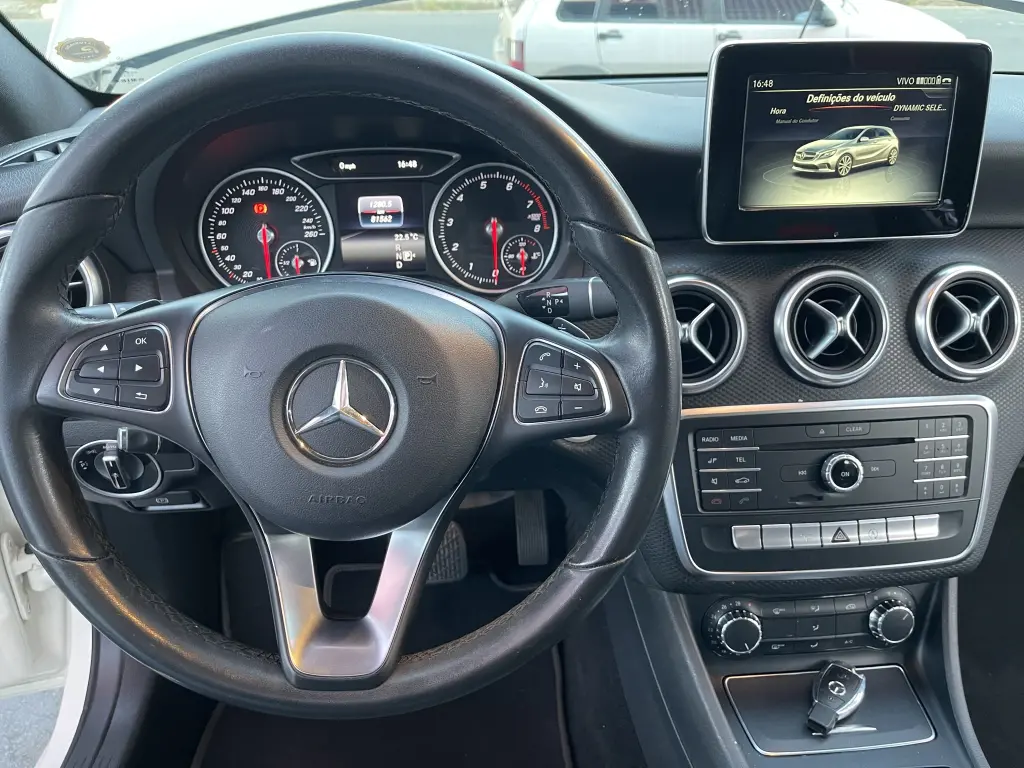 MERCEDES-BENZ A 200 - Foto