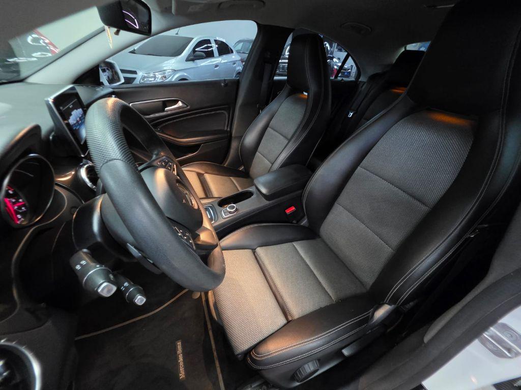 MERCEDES-BENZ CLA 180 - Foto