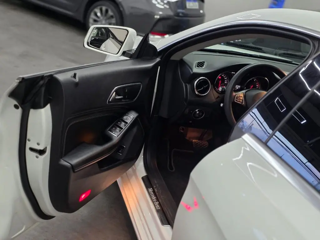 MERCEDES-BENZ CLA 180 - Foto