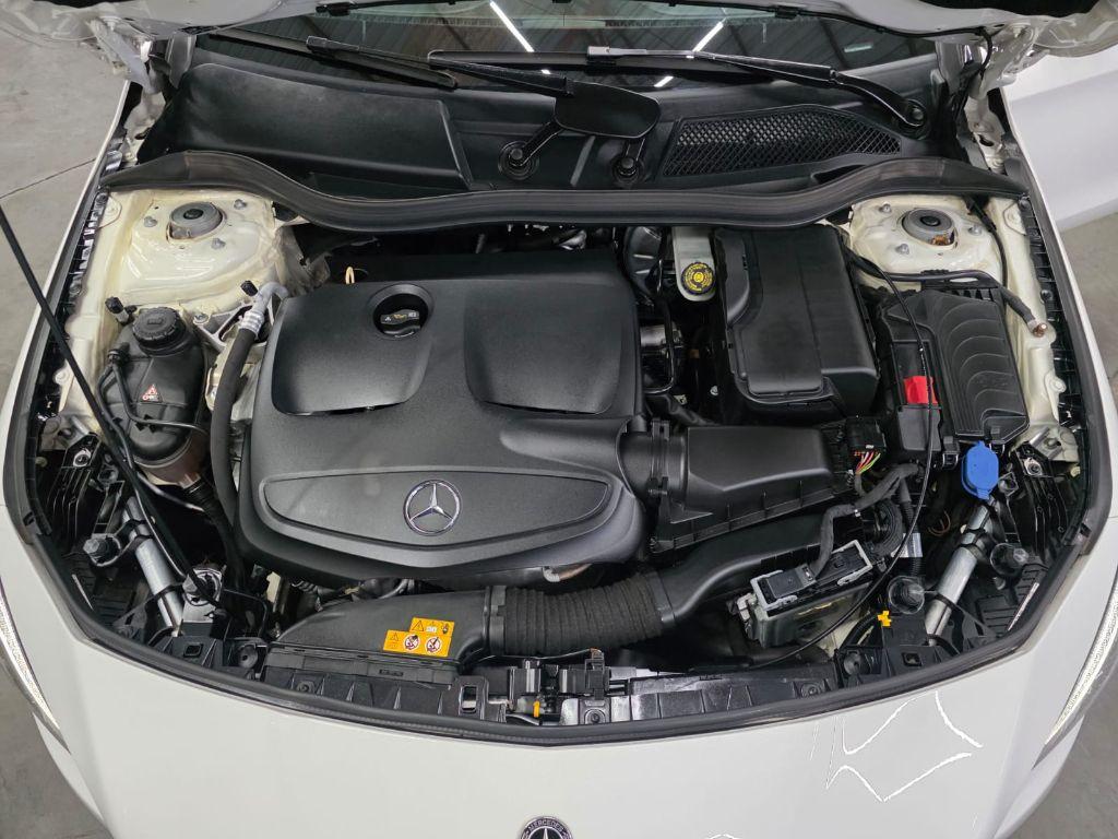 MERCEDES-BENZ CLA 180 - Foto