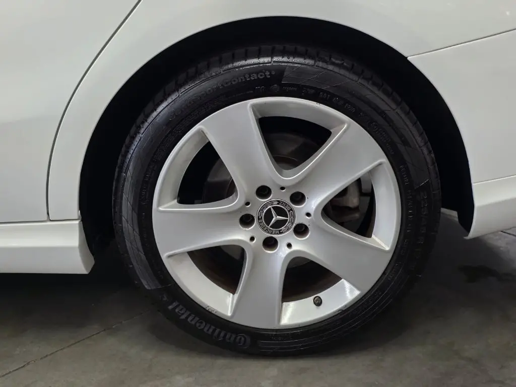 MERCEDES-BENZ CLA 180 - Foto