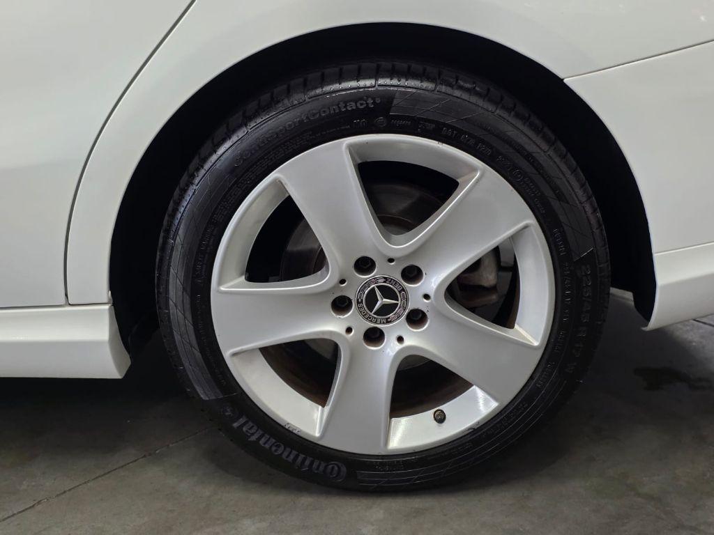 MERCEDES-BENZ CLA 180 - Foto