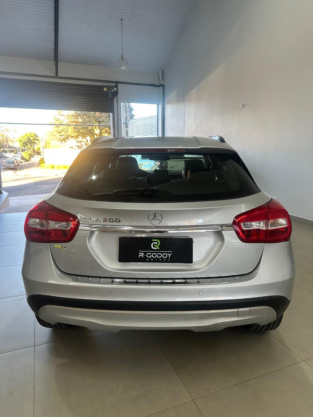 MERCEDES-BENZ CLA 200 - Foto