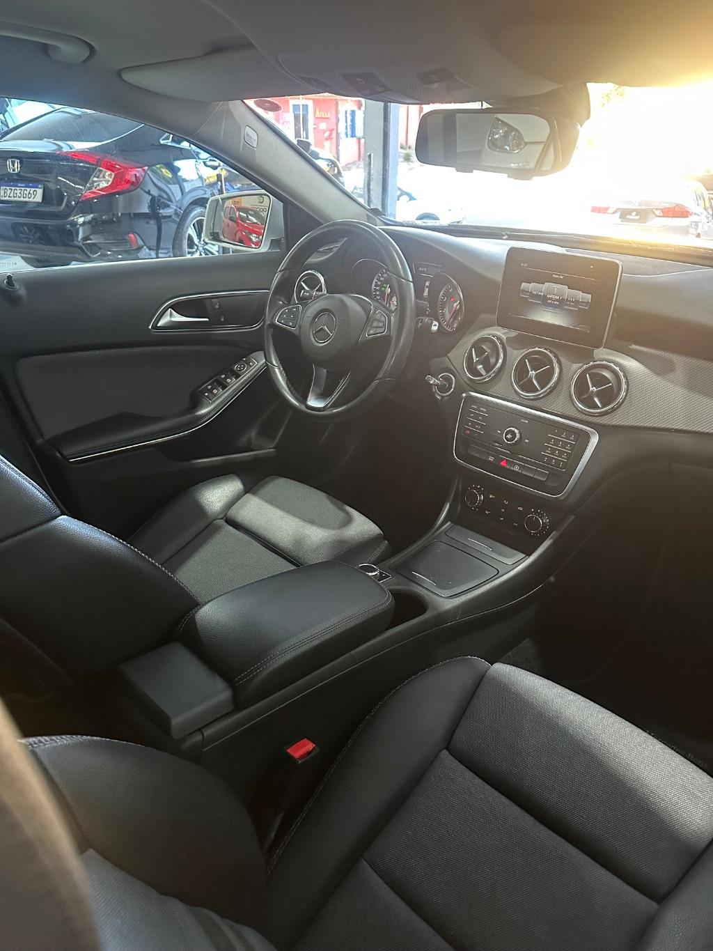 MERCEDES-BENZ CLA 200 - Foto
