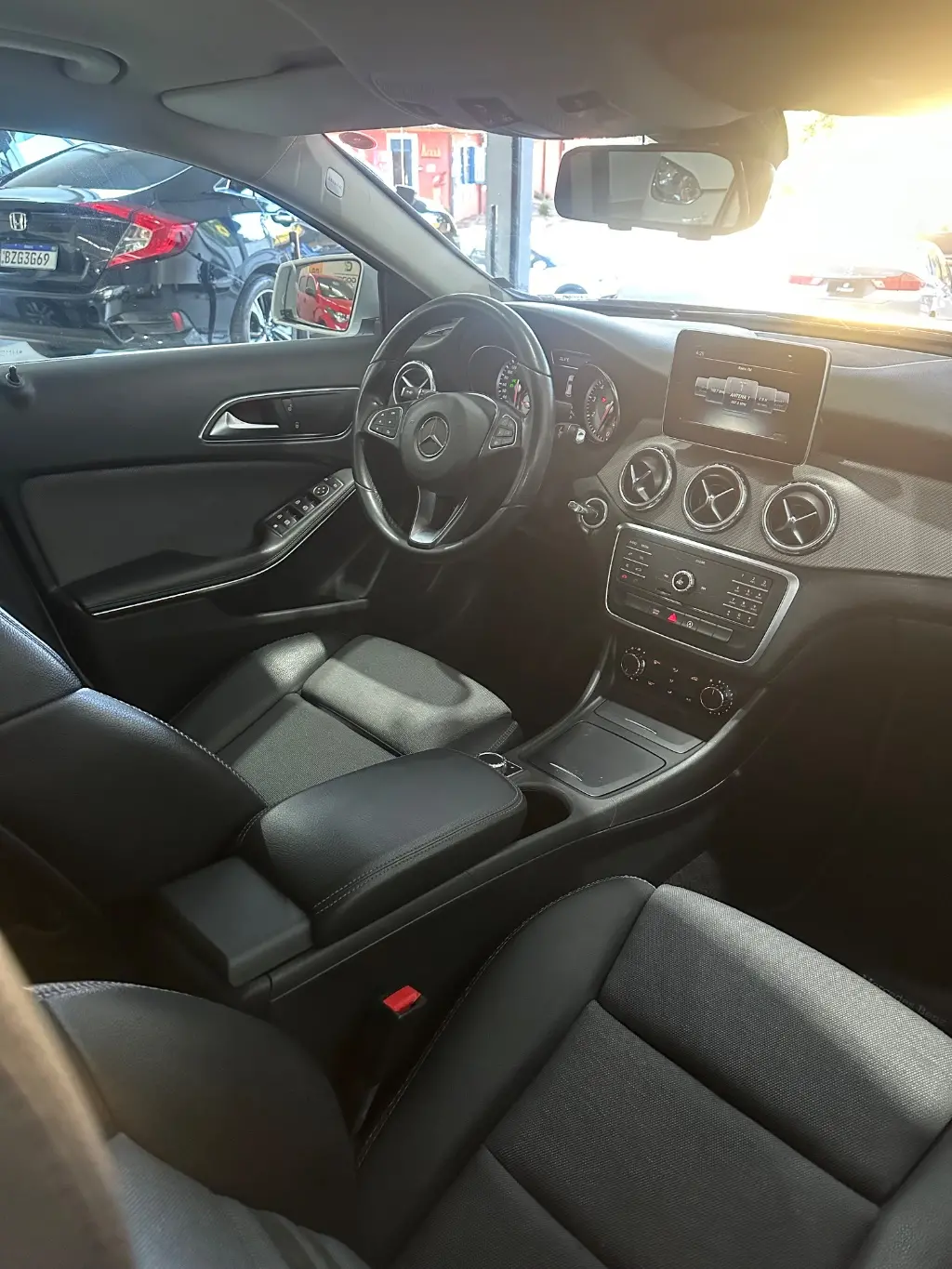 MERCEDES-BENZ CLA 200 - Foto