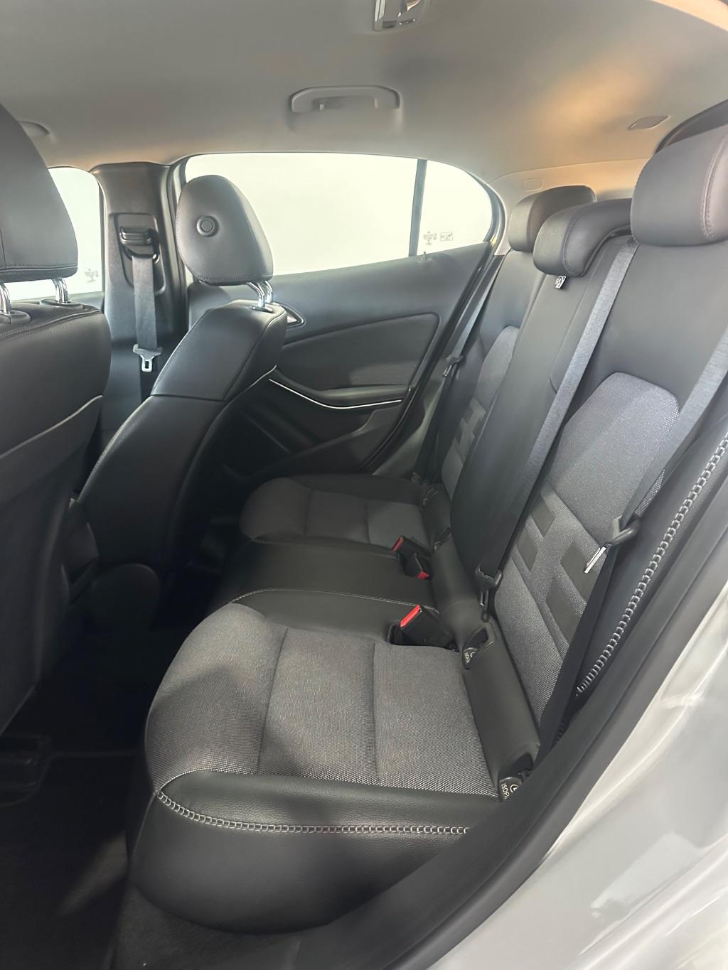MERCEDES-BENZ CLA 200 - Foto