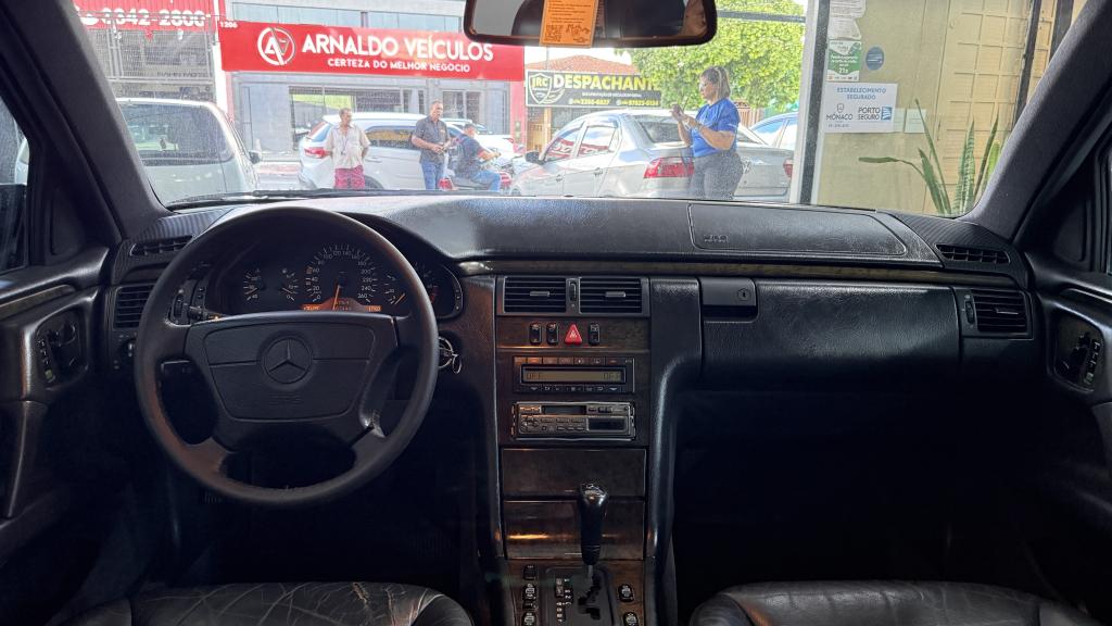 MERCEDES-BENZ E 320 - Foto