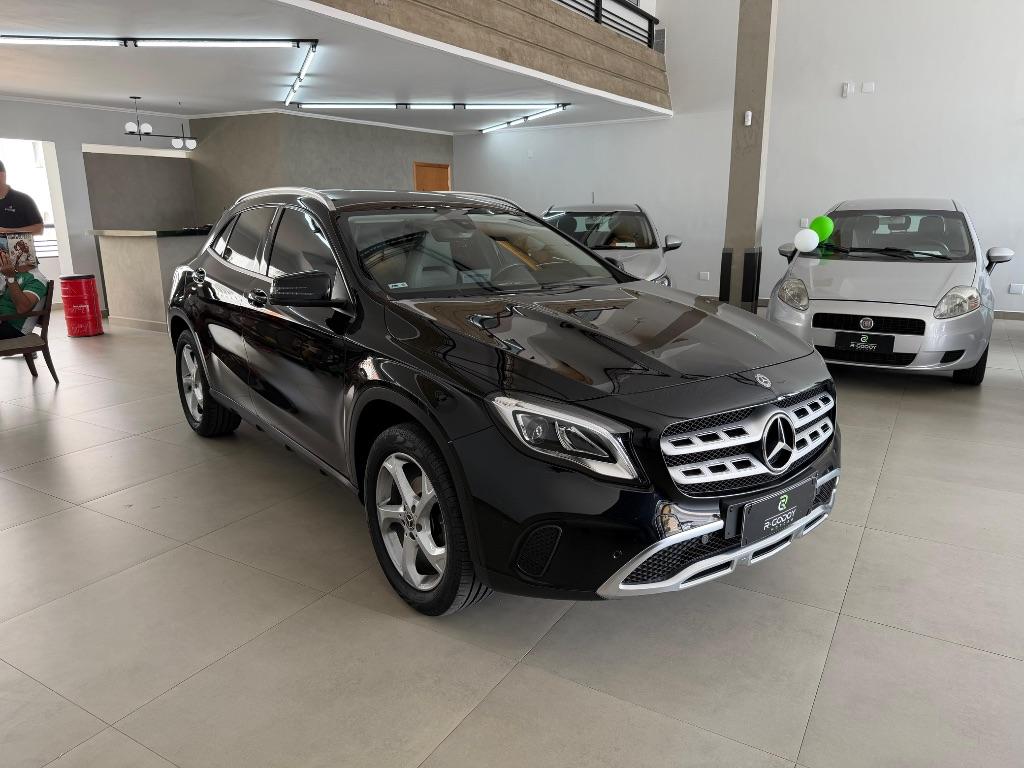 MERCEDES-BENZ GLA 200
