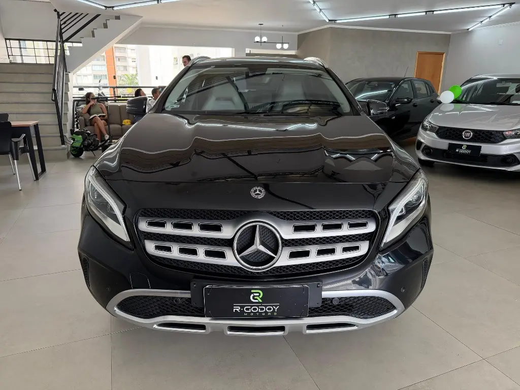 MERCEDES-BENZ GLA 200 - Foto