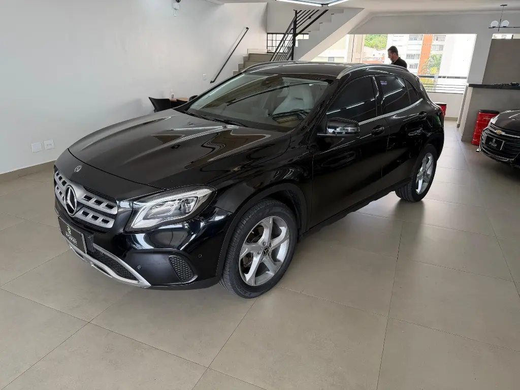 MERCEDES-BENZ GLA 200 - Foto