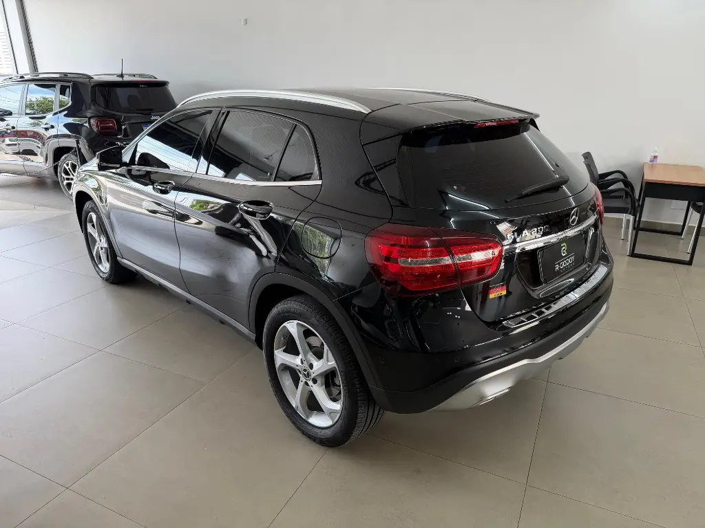 MERCEDES-BENZ GLA 200 - Foto