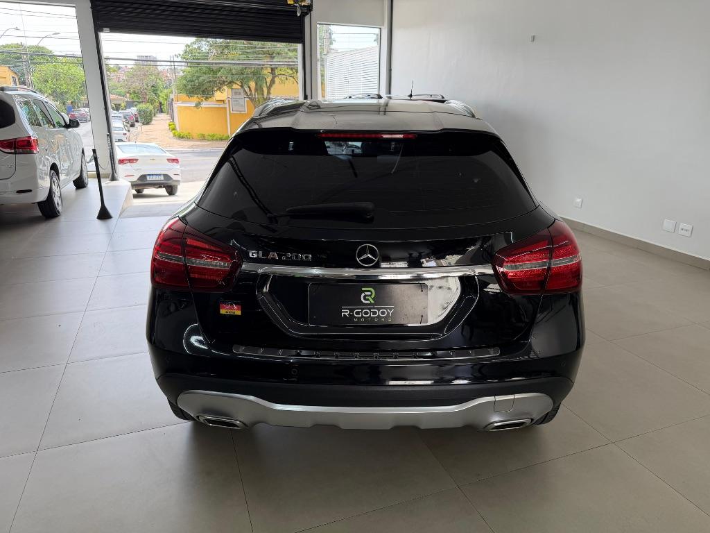 MERCEDES-BENZ GLA 200 - Foto