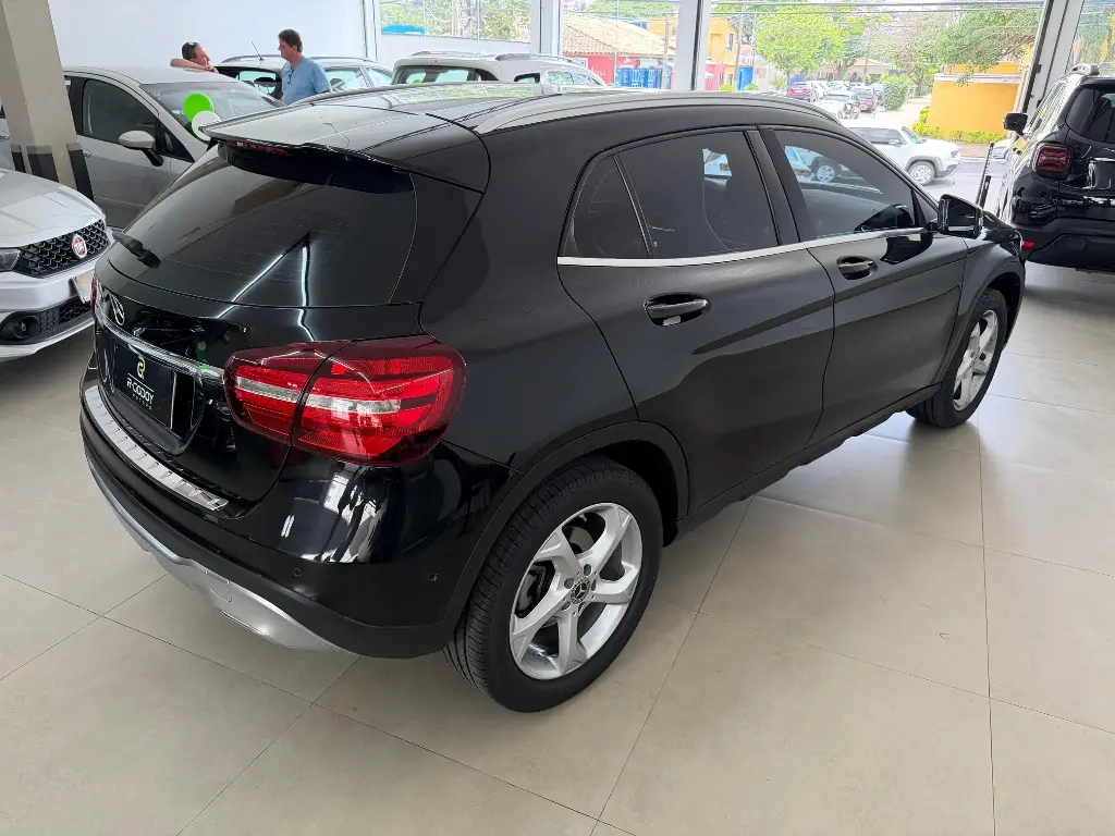 MERCEDES-BENZ GLA 200 - Foto