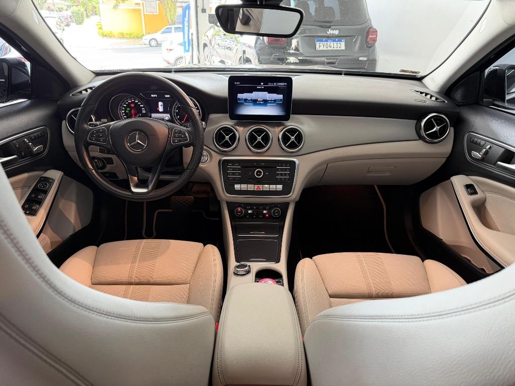 MERCEDES-BENZ GLA 200 - Foto