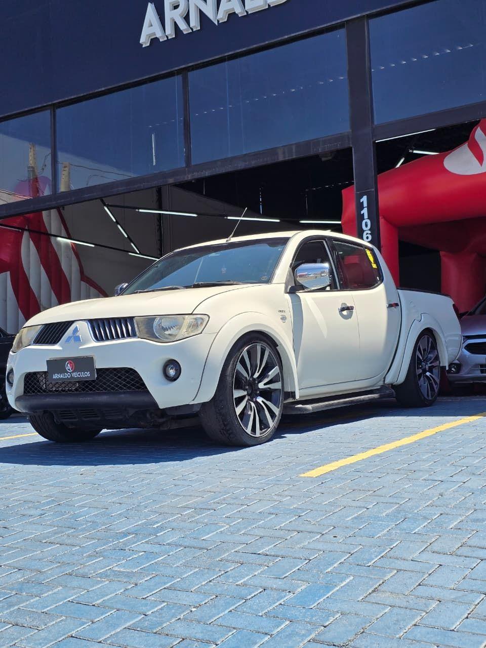 MITSUBISHI L 200 Triton