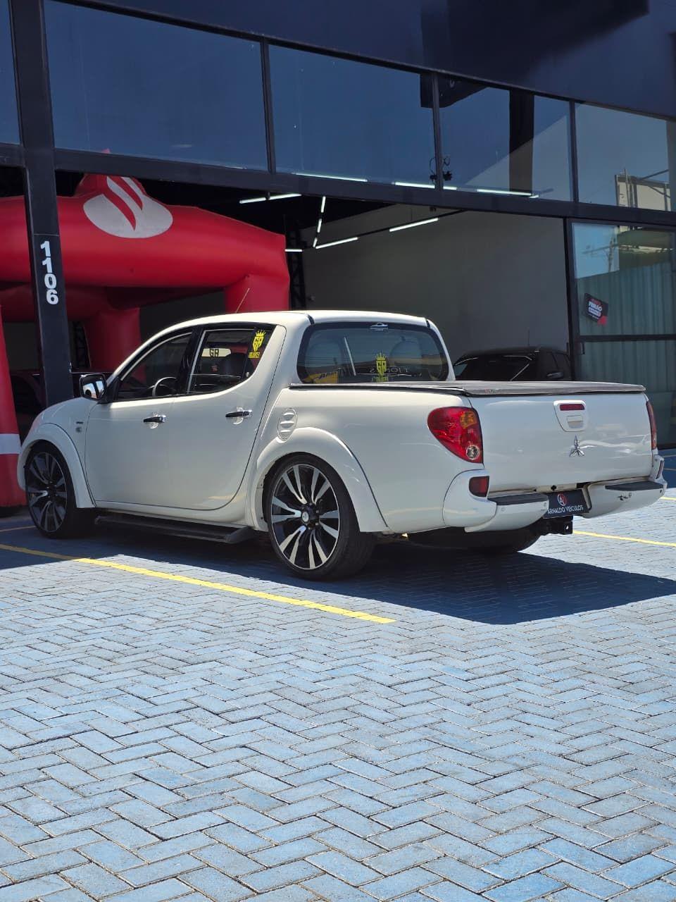 MITSUBISHI L 200 Triton - Foto