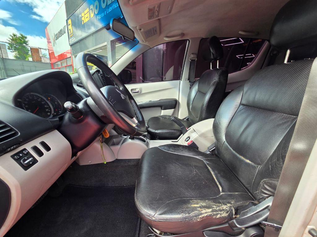 MITSUBISHI L 200 Triton - Foto