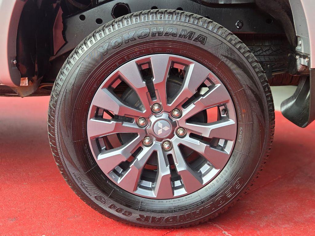 MITSUBISHI L 200 Triton - Foto