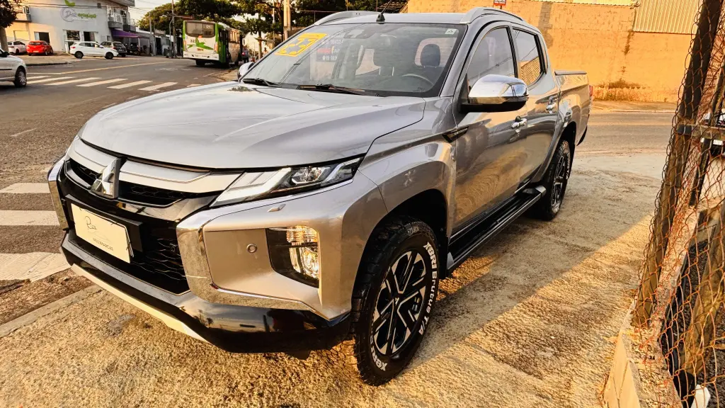 MITSUBISHI L 200 Triton - Foto