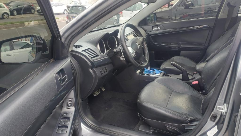 MITSUBISHI Lancer - Foto
