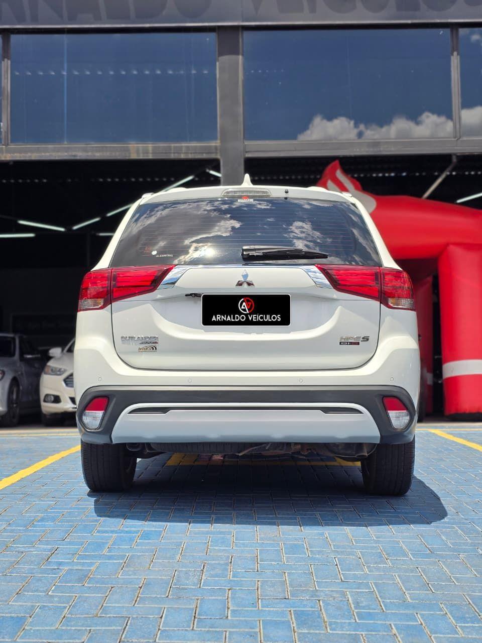 MITSUBISHI Outlander - Foto