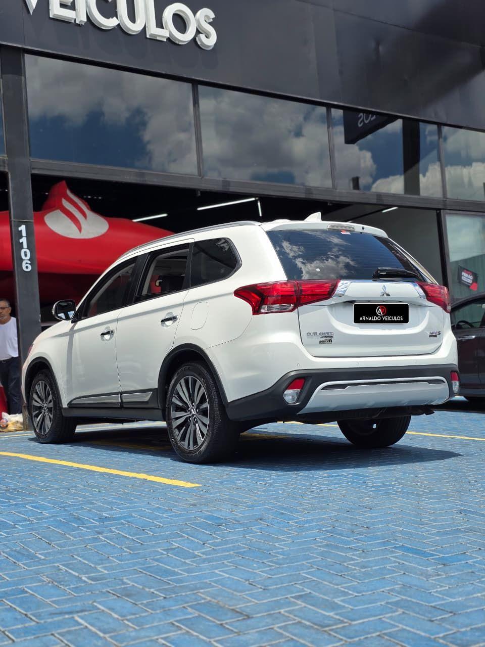 MITSUBISHI Outlander - Foto