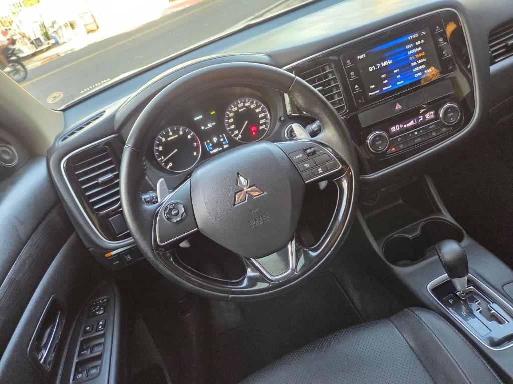 MITSUBISHI Outlander - Foto